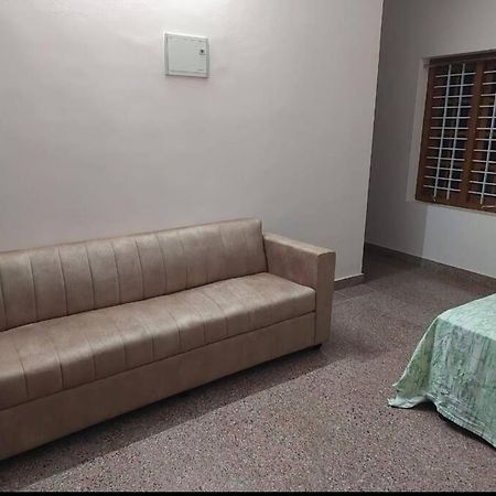 Home At Guruvayur 2 Ac Room,1 Single Bed,Kitchen Dış mekan fotoğraf